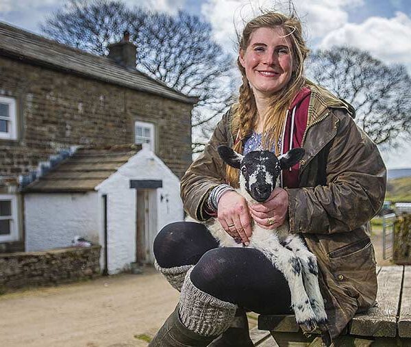 Amanda Owen: The Inspiring Journey of the Yorkshire Shepherdess