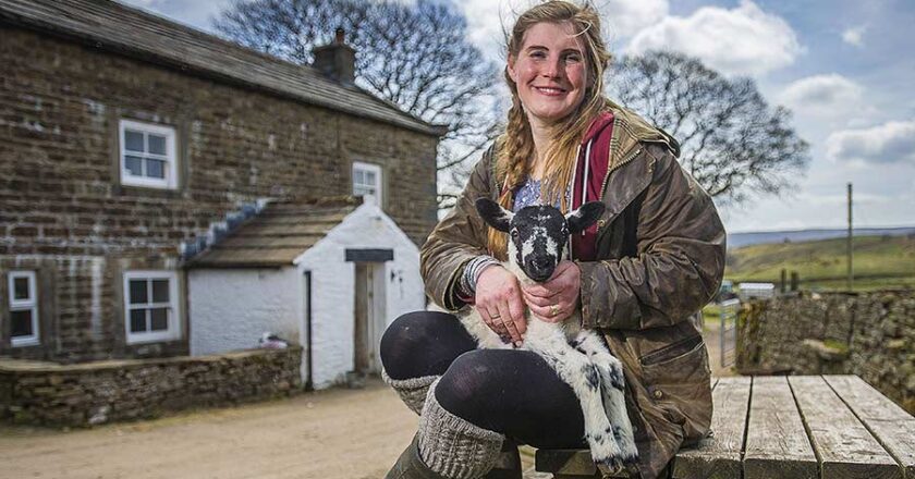 Amanda Owen: The Inspiring Journey of the Yorkshire Shepherdess