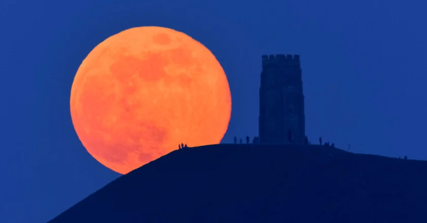Why Is the Moon Orange Tonight? A Complete Scientific and Cultural Explanation